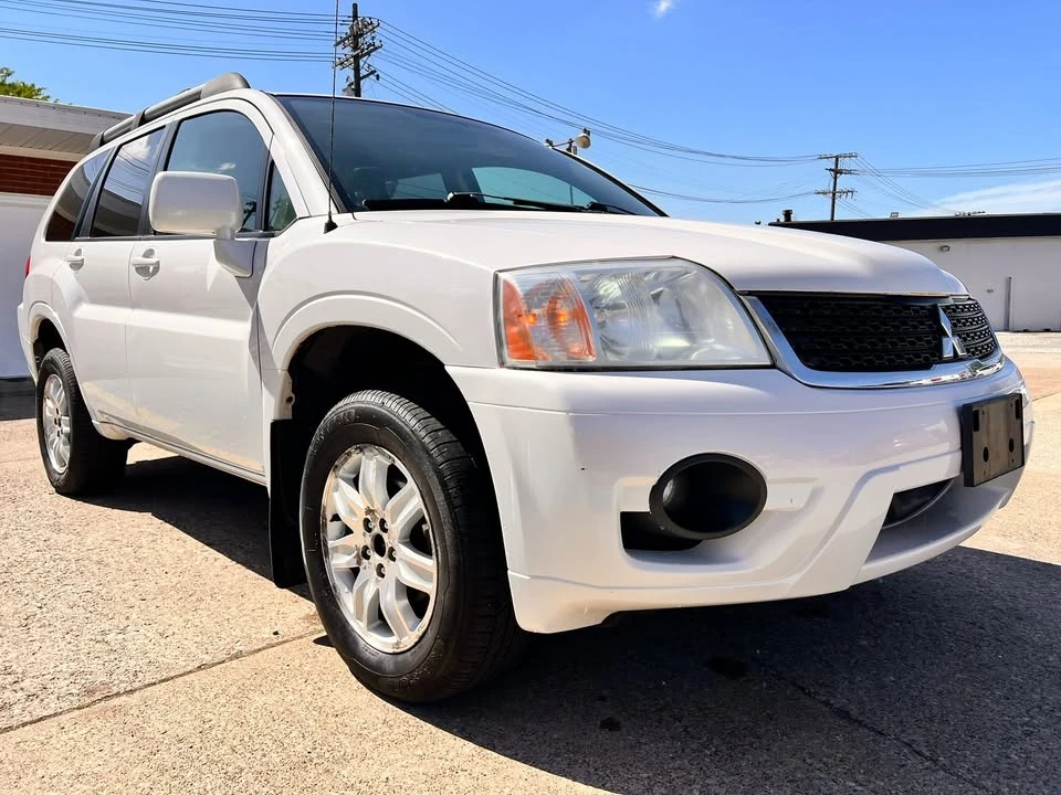2011 Mitsubishi Endeavor - Image 11 of 20