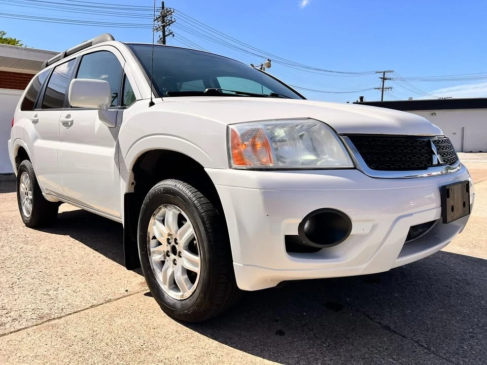 2011 Mitsubishi Endeavor - Image 11 of 20