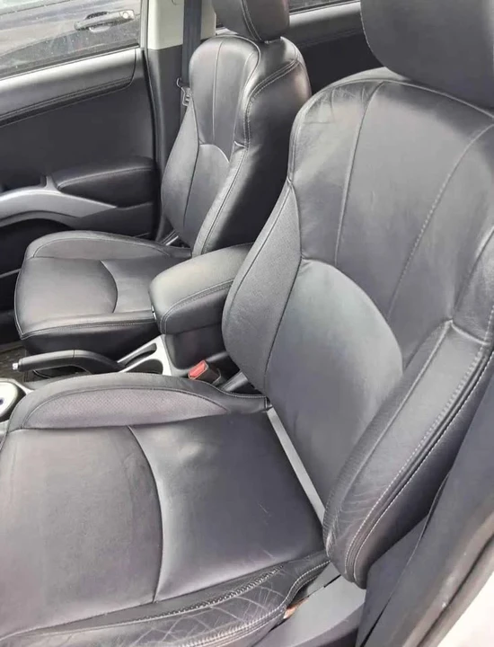 2011 Mitsubishi Outlander - Image 3 of 5