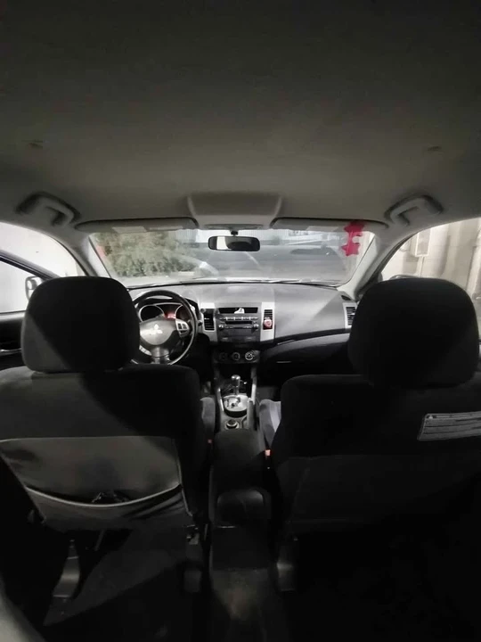2011 Mitsubishi Outlander - Image 4 of 7