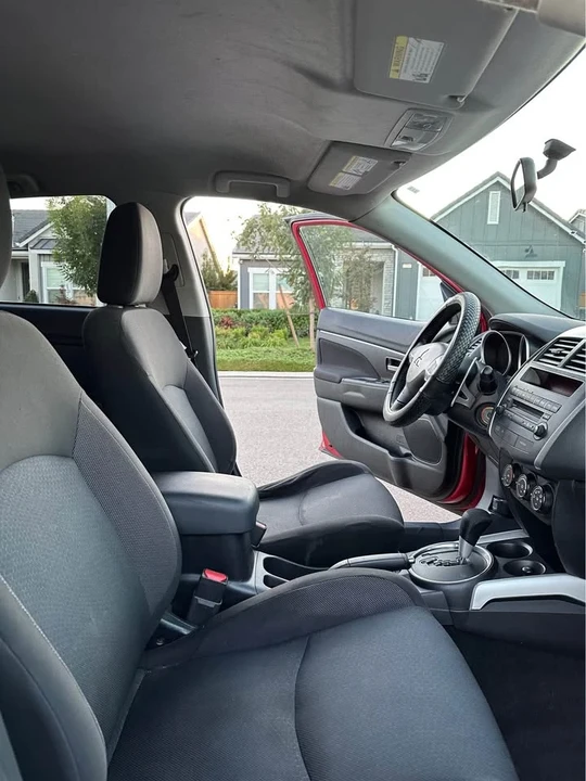 2011 Mitsubishi Outlander - Image 8 of 12