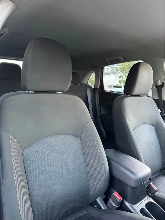 2011 Mitsubishi Outlander - Image 9 of 12