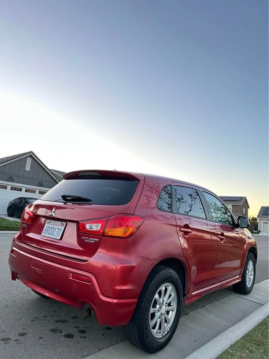 2011 Mitsubishi Outlander - Image 3 of 12