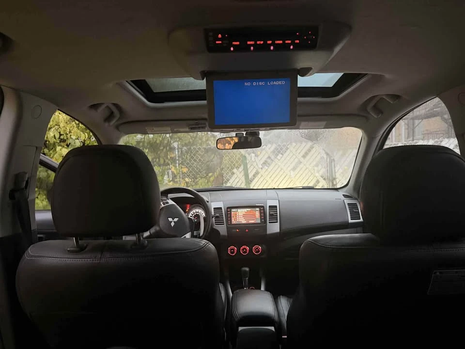 2011 Mitsubishi Outlander - Image 9 of 11