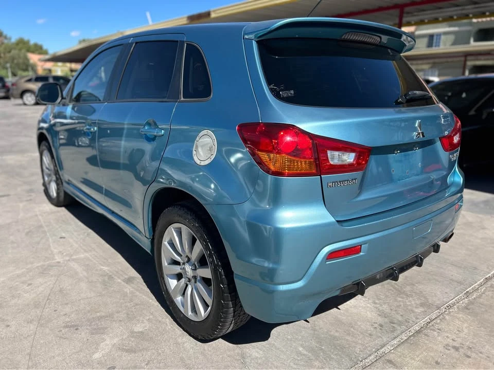 2011 Mitsubishi Outlander - Image 4 of 6