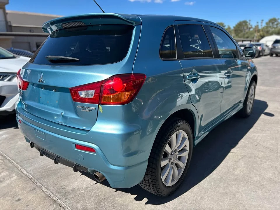 2011 Mitsubishi Outlander - Image 3 of 6
