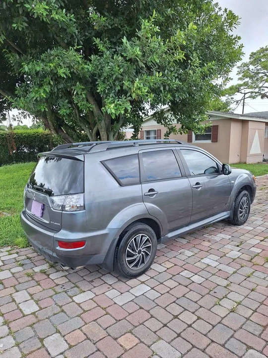 2011 Mitsubishi Outlander - Image 6 of 9
