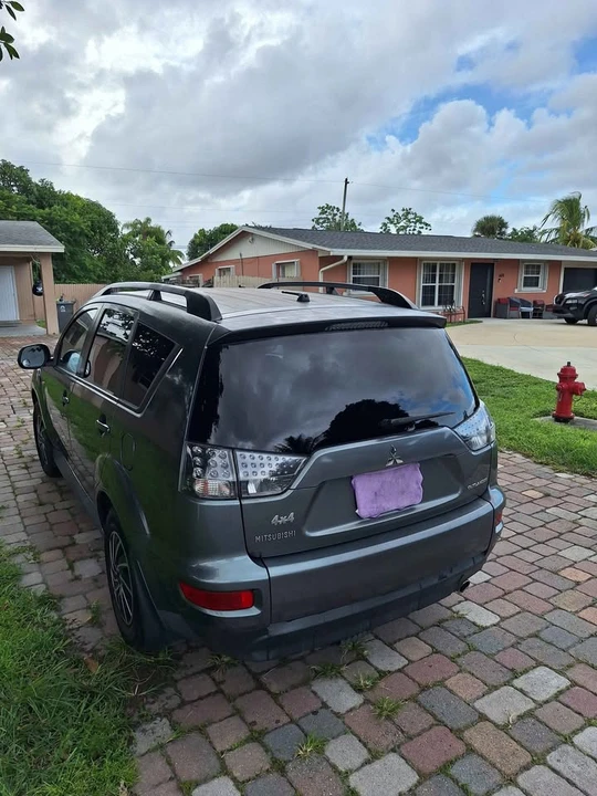 2011 Mitsubishi Outlander - Image 7 of 9