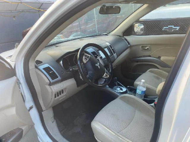 2011 Mitsubishi Outlander - Image 5 of 5