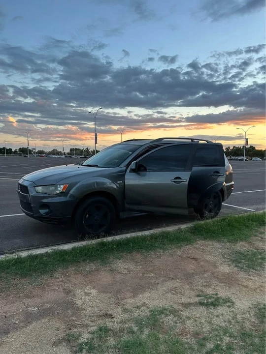 2011 Mitsubishi Outlander - Image 13 of 17