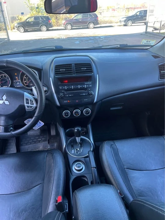 2011 Mitsubishi Outlander - Image 5 of 11