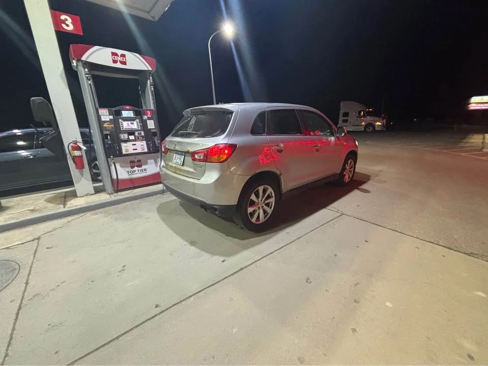 2011 Mitsubishi Outlander - Image 2 of 7