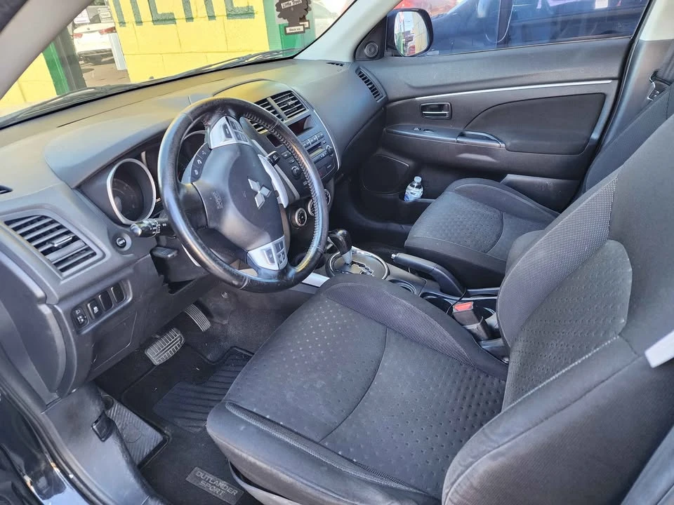 2011 Mitsubishi Outlander - Image 7 of 9
