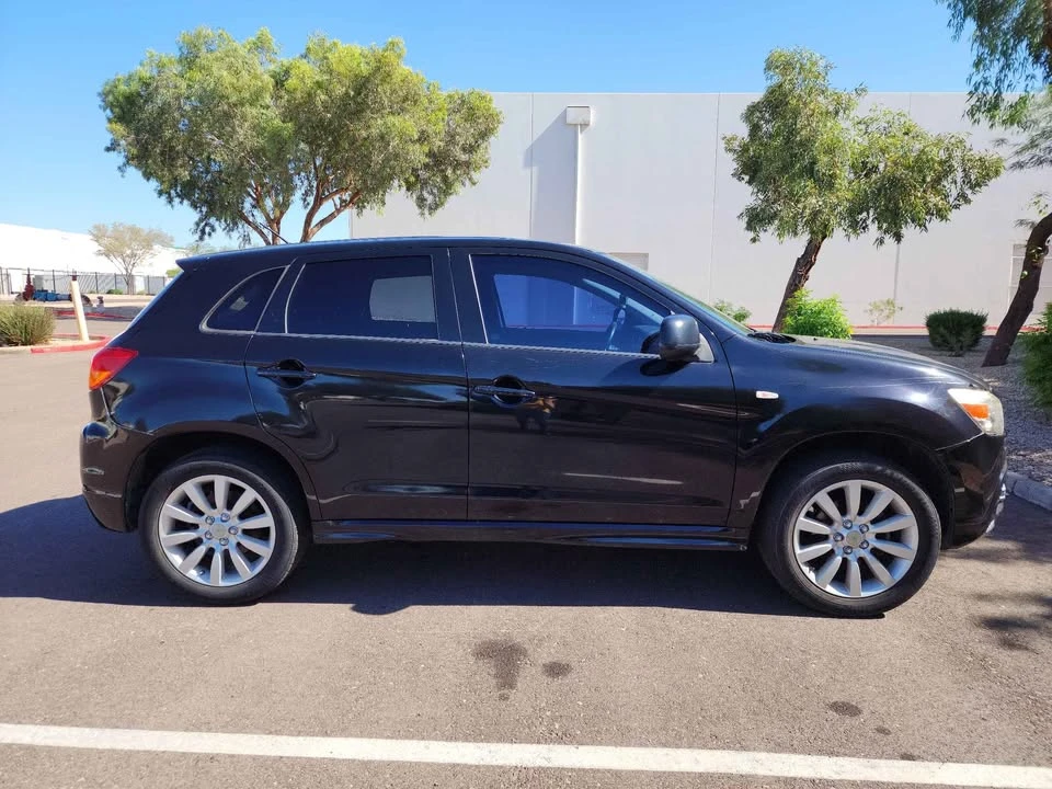 2011 Mitsubishi Outlander - Image 3 of 9