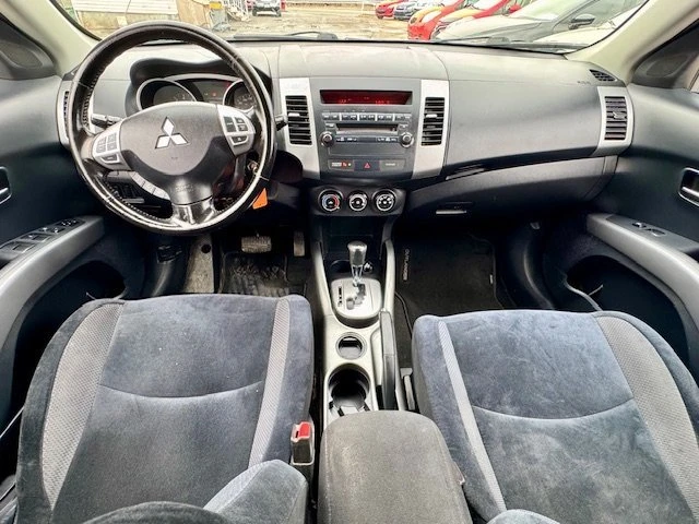 2011 Mitsubishi Outlander - Image 10 of 13