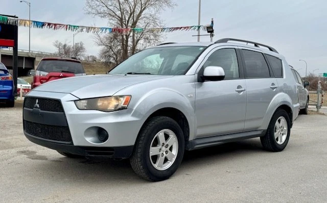 2011 Mitsubishi Outlander - Image 2 of 13