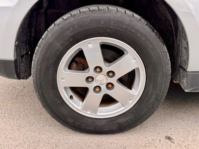 2011 Mitsubishi Outlander - Image 7 of 13
