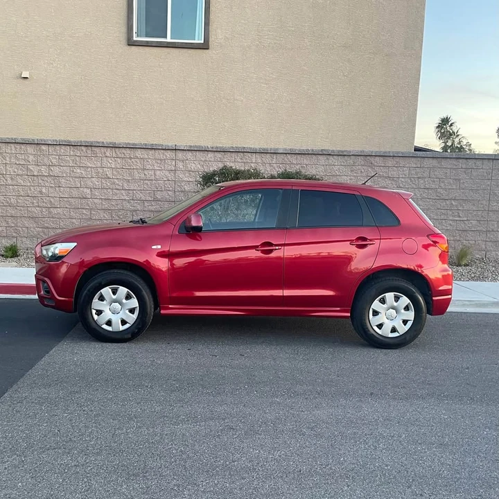2011 Mitsubishi Outlander - Image 2 of 12
