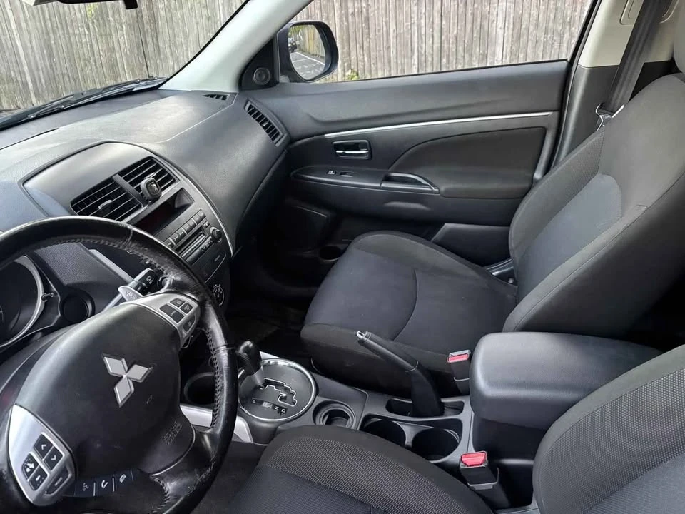 2011 Mitsubishi Outlander - Image 6 of 11