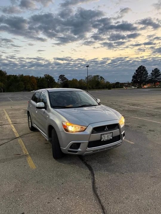 2011 Mitsubishi Outlander - Image 5 of 9