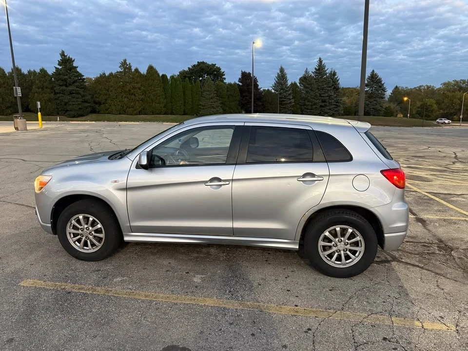 2011 Mitsubishi Outlander - Image 3 of 9