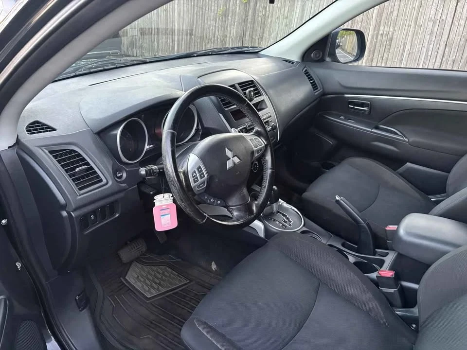 2011 Mitsubishi Outlander - Image 10 of 11