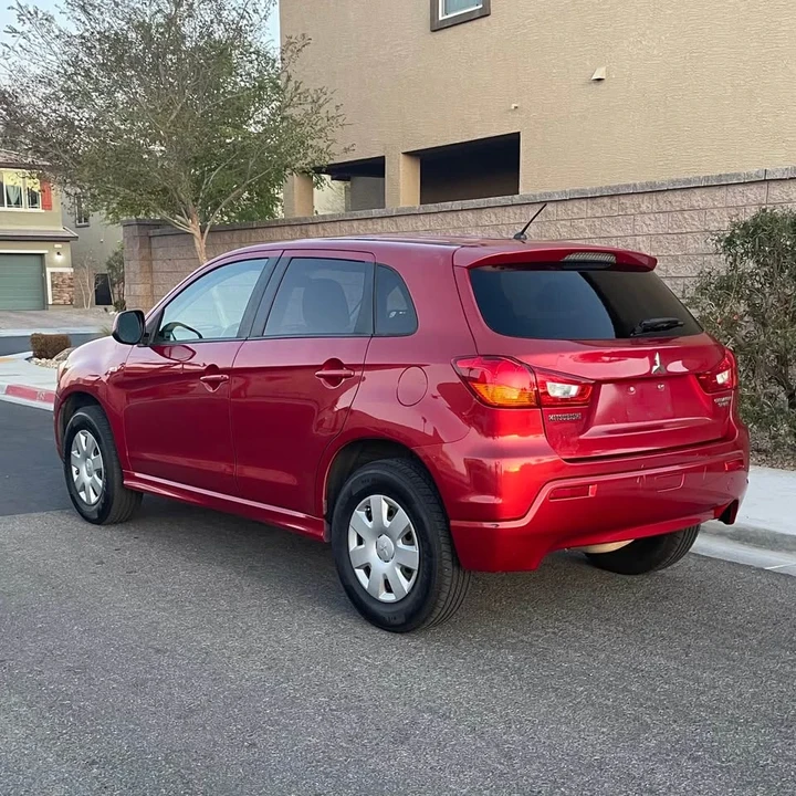 2011 Mitsubishi Outlander - Image 3 of 12