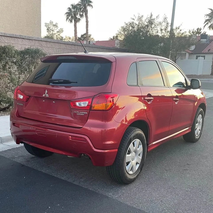 2011 Mitsubishi Outlander - Image 4 of 12