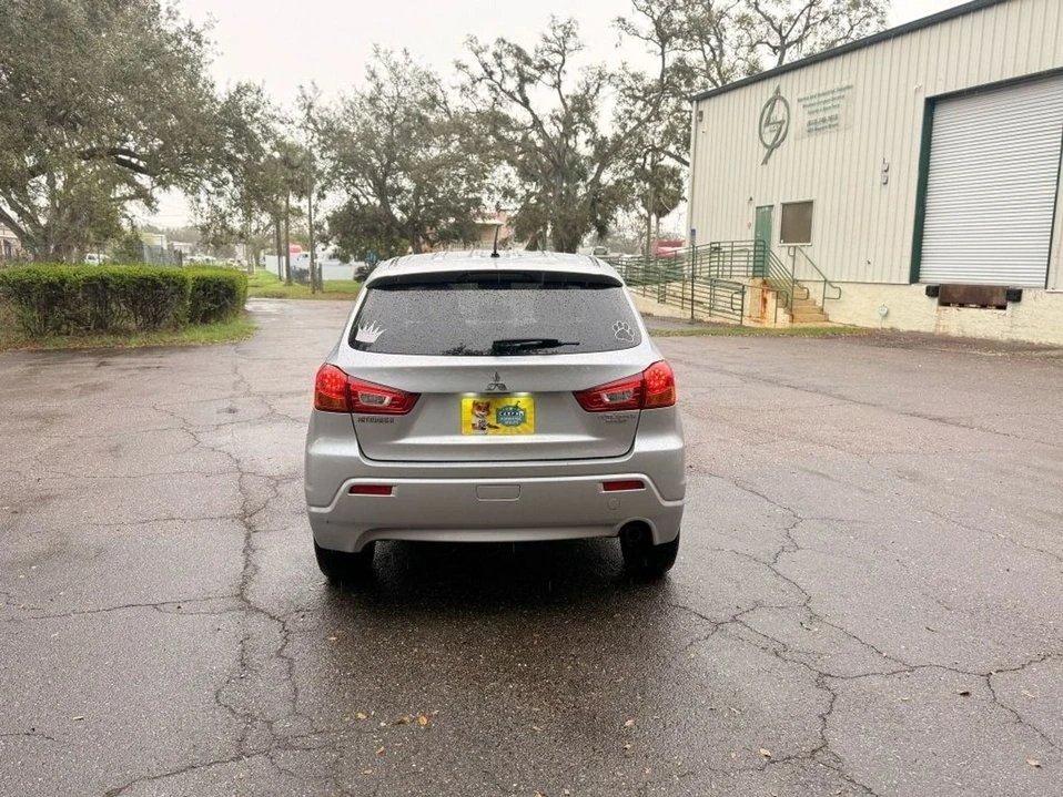 2011 Mitsubishi Outlander - Image 6 of 18