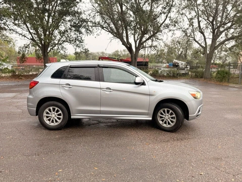 2011 Mitsubishi Outlander - Image 4 of 18