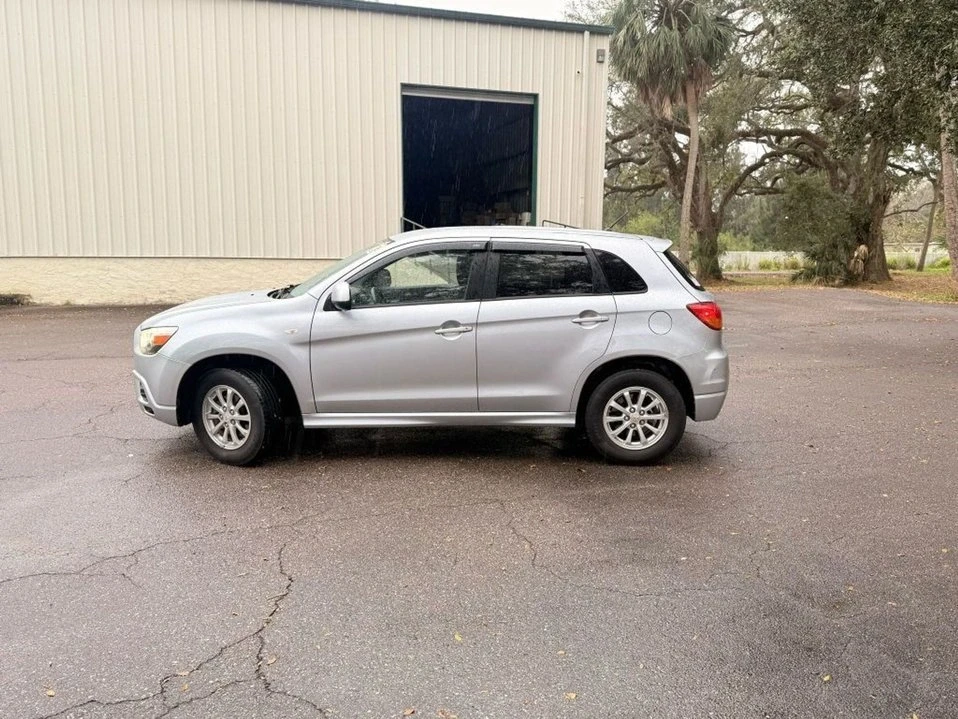 2011 Mitsubishi Outlander - Image 7 of 18