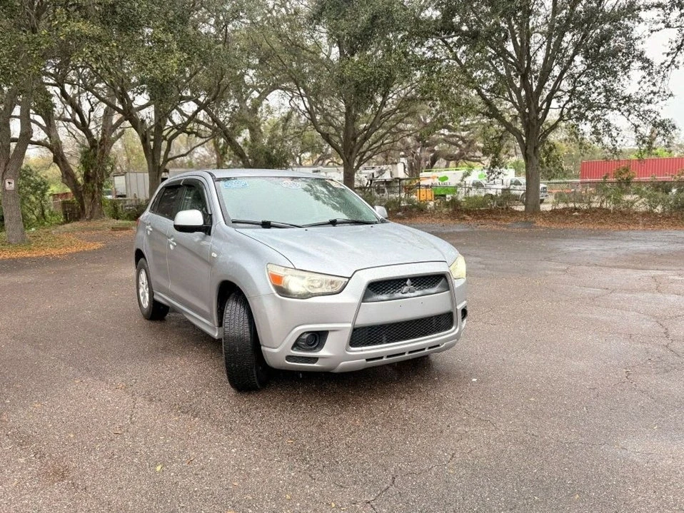 2011 Mitsubishi Outlander - Image 3 of 18