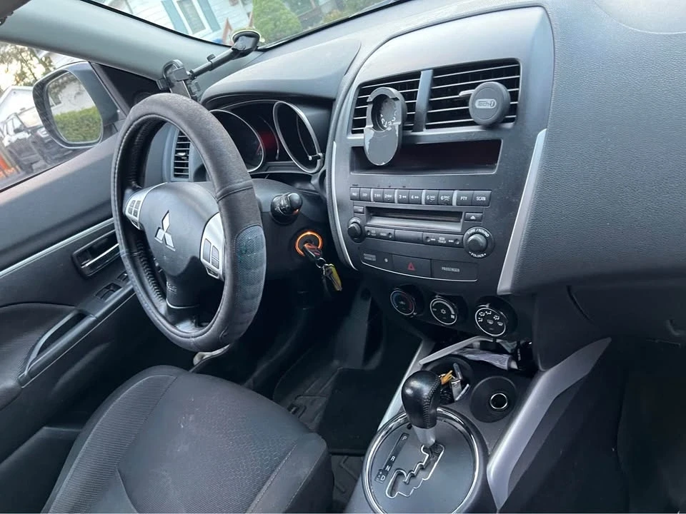 2011 Mitsubishi Outlander - Image 7 of 10
