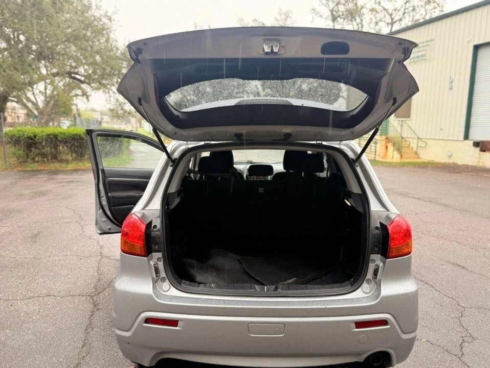 2011 Mitsubishi Outlander - Image 11 of 18