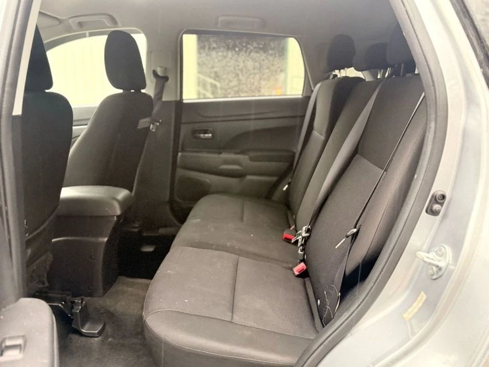 2011 Mitsubishi Outlander - Image 12 of 18