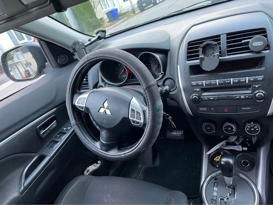 2011 Mitsubishi Outlander - Image 8 of 10