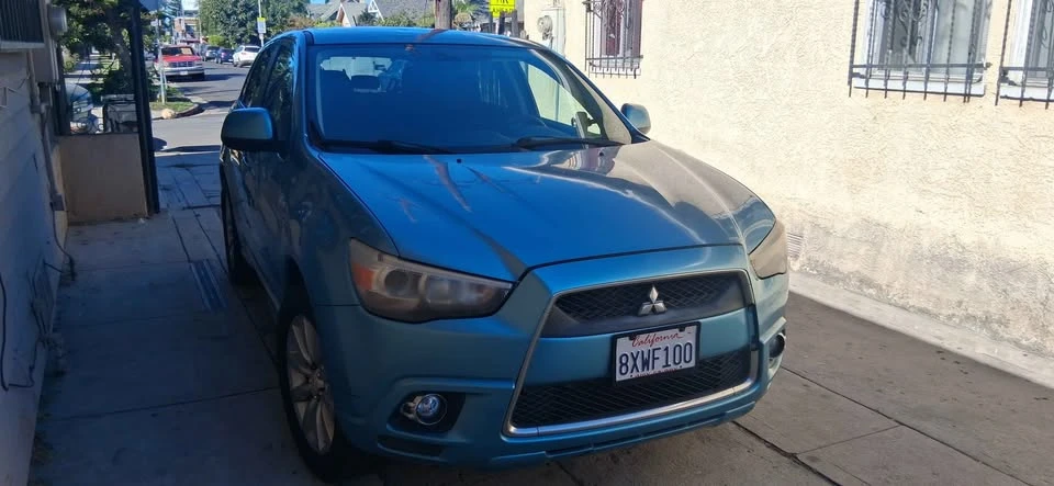 2011 Mitsubishi Outlander - Image 2 of 10