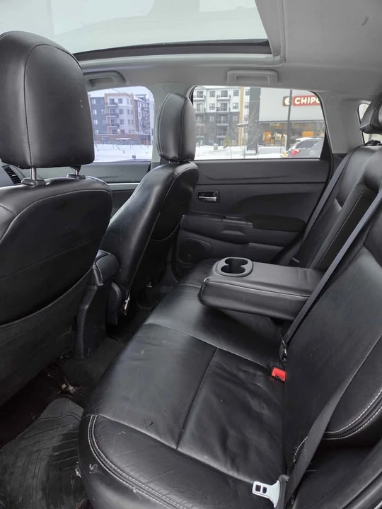 2011 Mitsubishi Outlander - Image 12 of 13