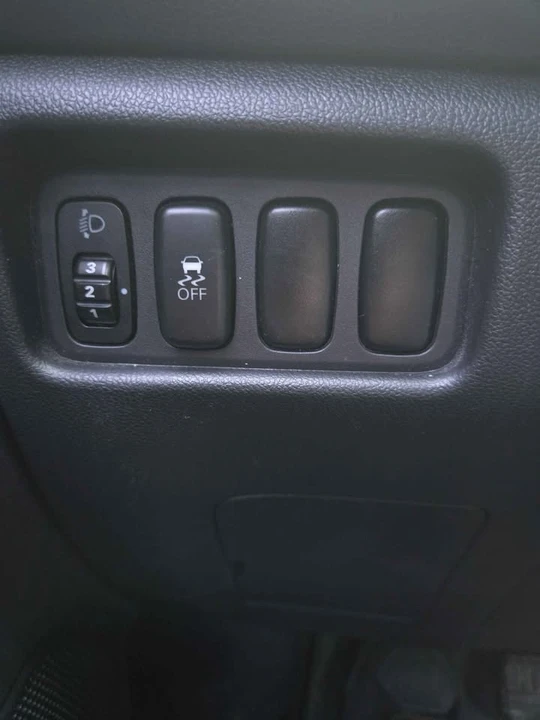 2011 Mitsubishi Outlander - Image 8 of 13