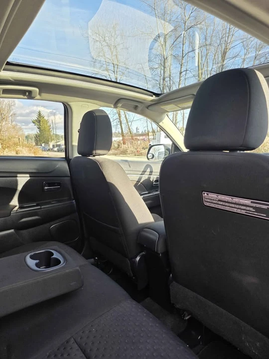 2011 Mitsubishi Outlander - Image 15 of 19