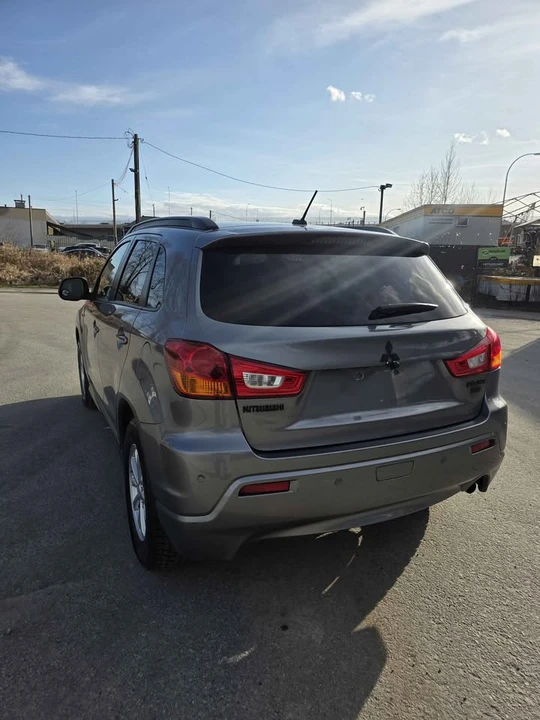 2011 Mitsubishi Outlander - Image 12 of 19