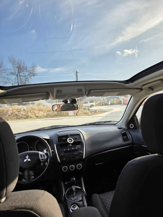2011 Mitsubishi Outlander - Image 16 of 19