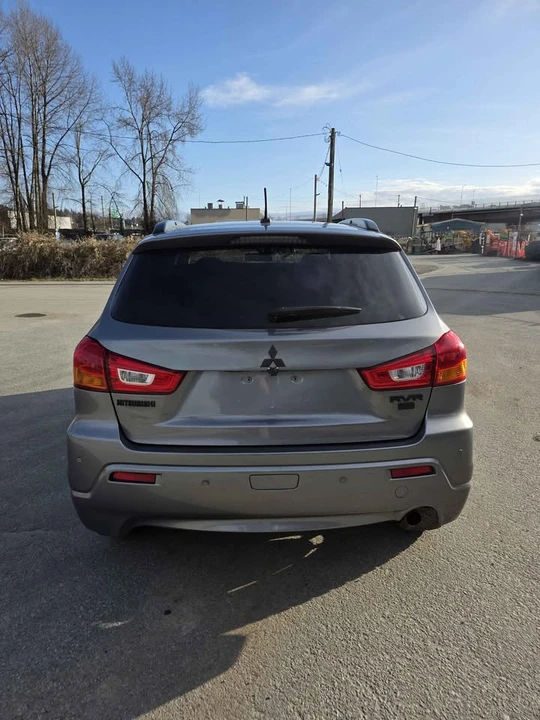 2011 Mitsubishi Outlander - Image 11 of 19