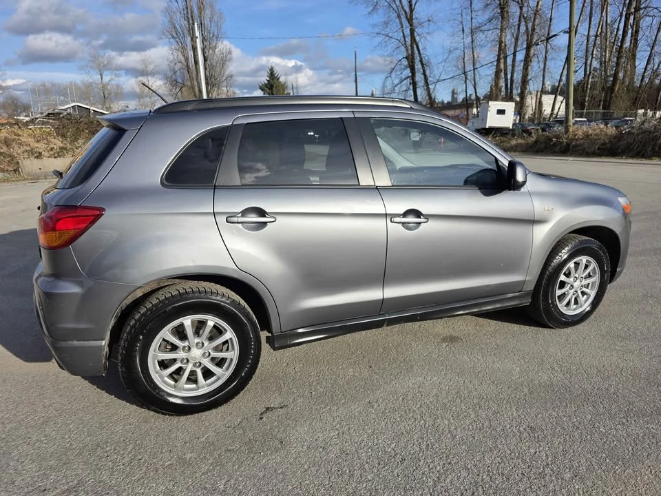 2011 Mitsubishi Outlander - Image 10 of 19