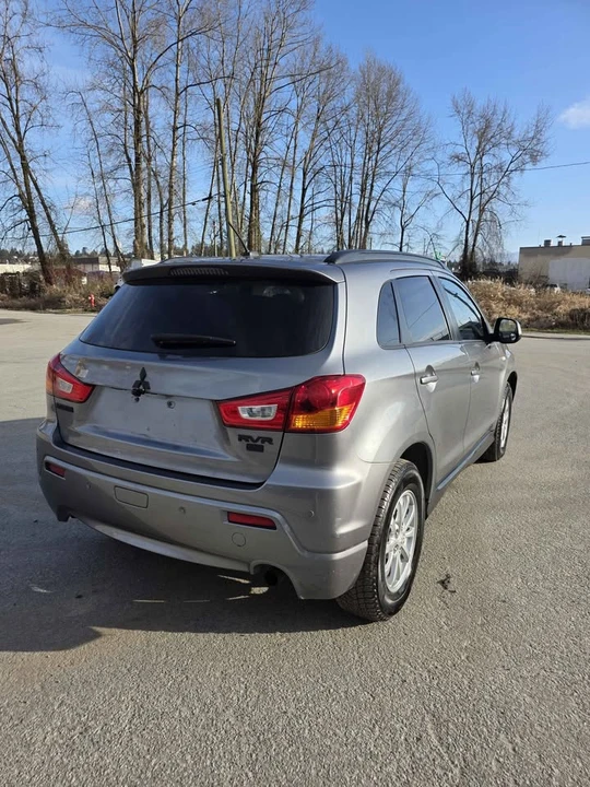 2011 Mitsubishi Outlander - Image 8 of 19