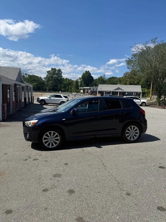 2011 Mitsubishi Outlander - Image 2 of 5