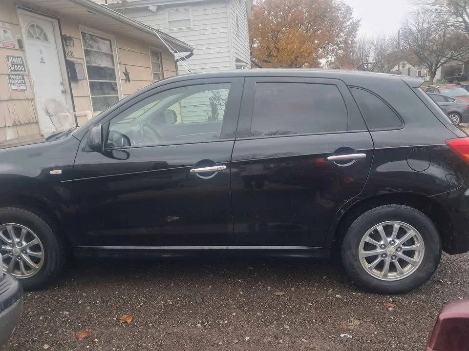 2011 Mitsubishi Outlander - Image 3 of 7