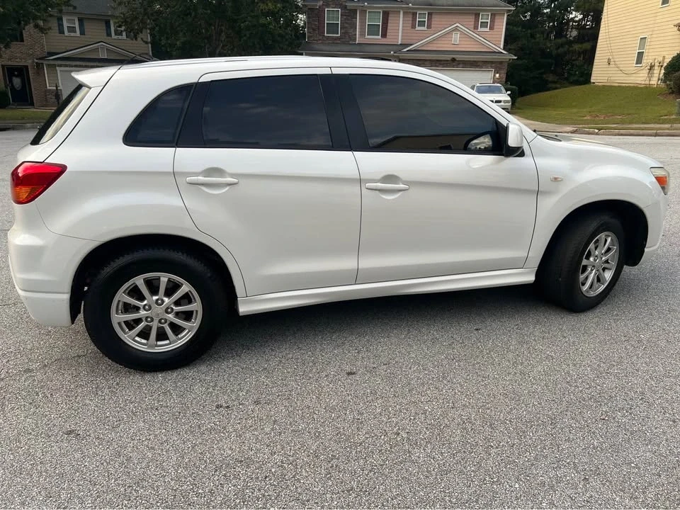 2011 Mitsubishi Outlander - Image 2 of 16