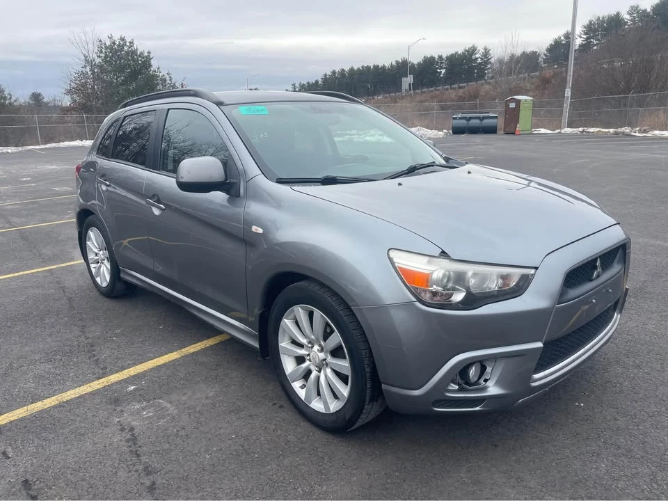 2011 Mitsubishi Outlander - Image 2 of 7