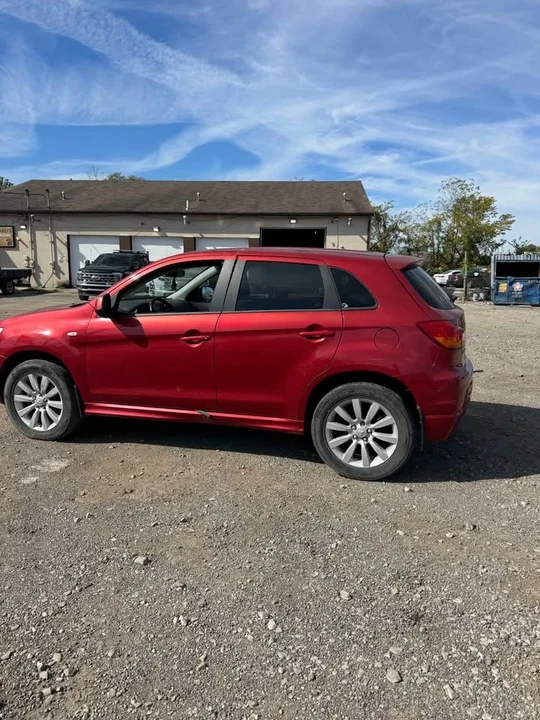 2011 Mitsubishi Outlander - Image 7 of 15